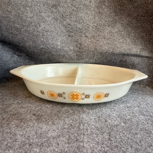 Vintage Pyrex Town & Country Divided Oval Casserole Dish 1.5 Quart #963 - Picture 1 of 14